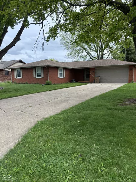 2935 Flintwood DR, Columbus, IN 47203