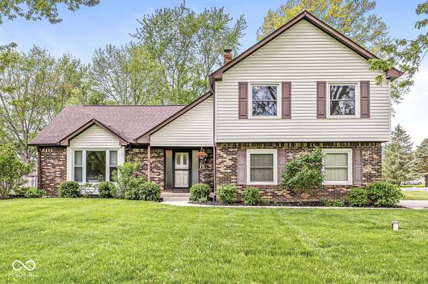 1106 Fox Trail DR W, New Palestine, IN 46163