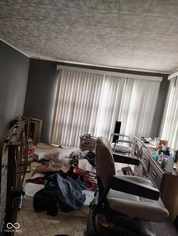 Clinton, IN 47842,31 W Trinity AVE