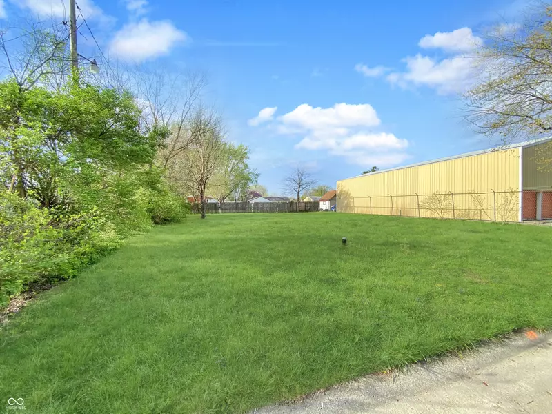 41 Grissom LN, Shelbyville, IN 46176