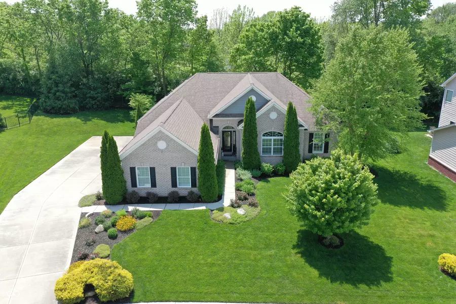 3815 Harrison Crossing LN, Greenwood, IN 46142