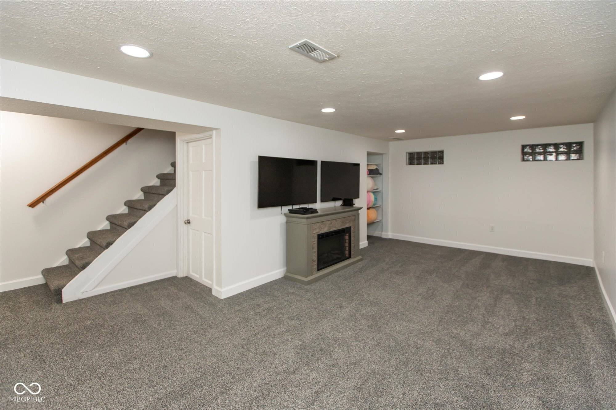 Greenwood, IN 46142,713 Colonial WAY