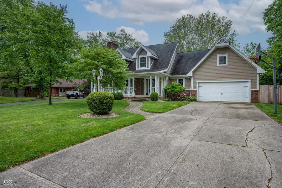 4013 Hillendale DR, Greenwood, IN 46142
