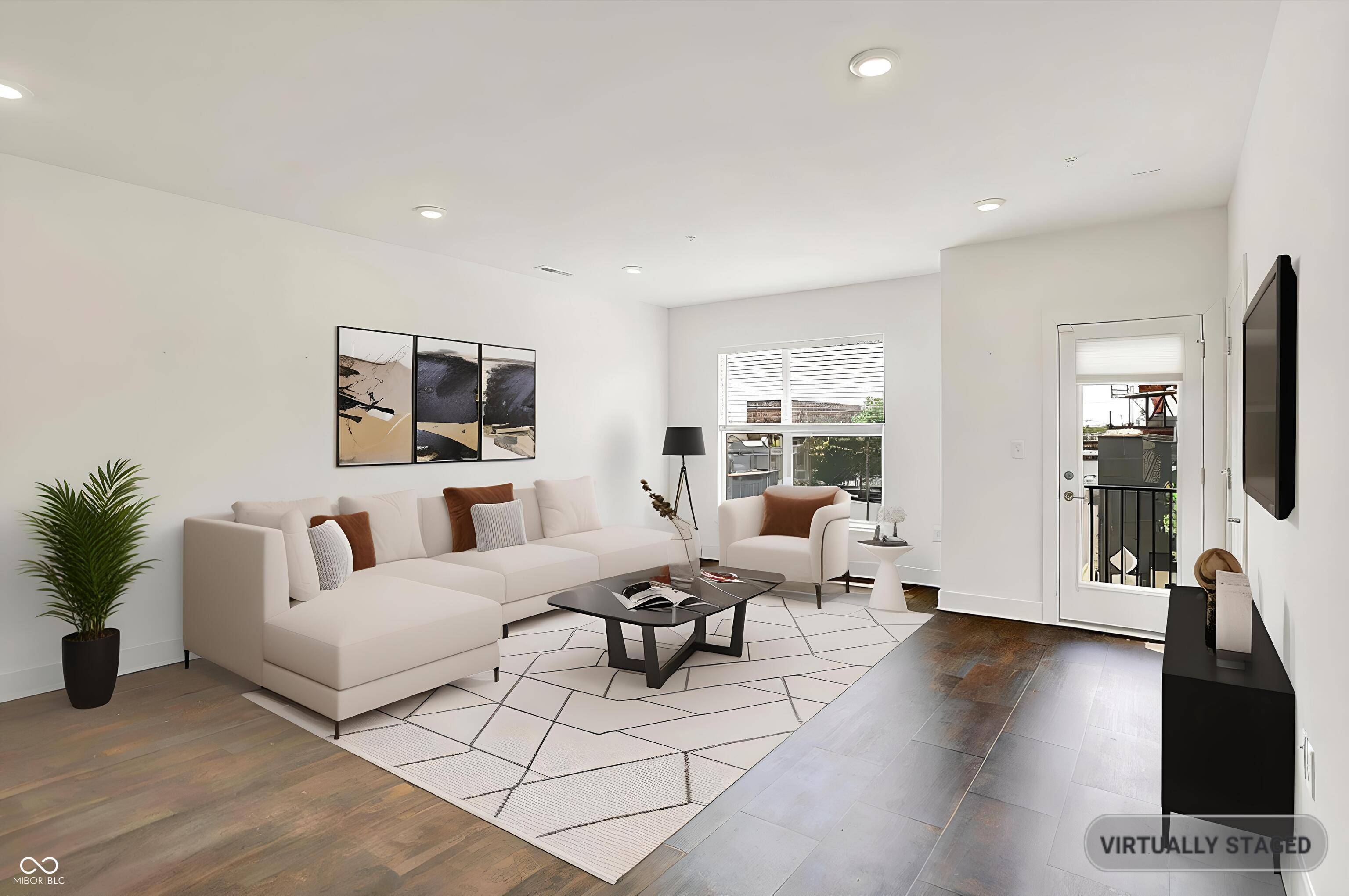 Indianapolis, IN 46204,727 N Illinois ST #202