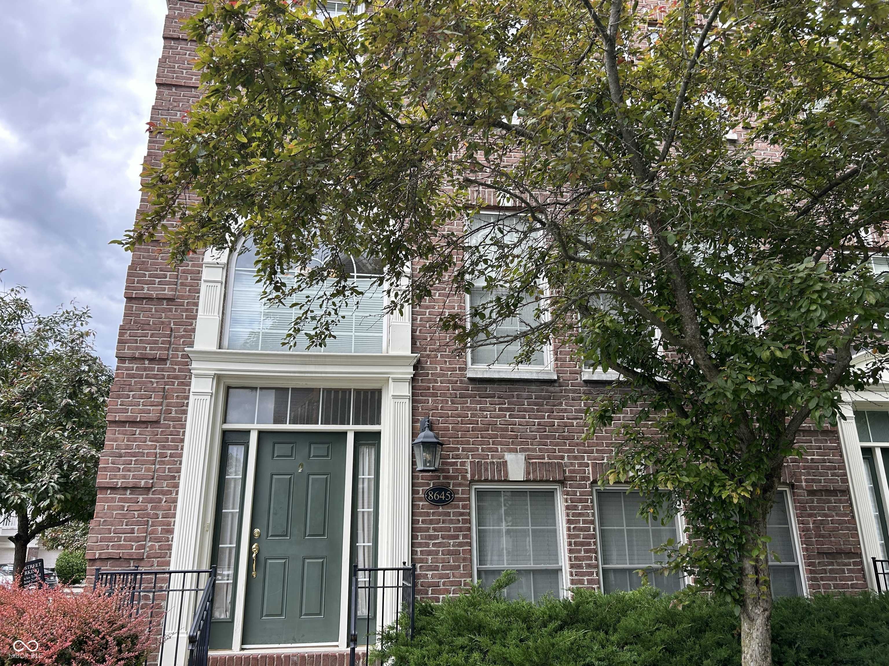8645 Meridian Square DR, Indianapolis, IN 46240