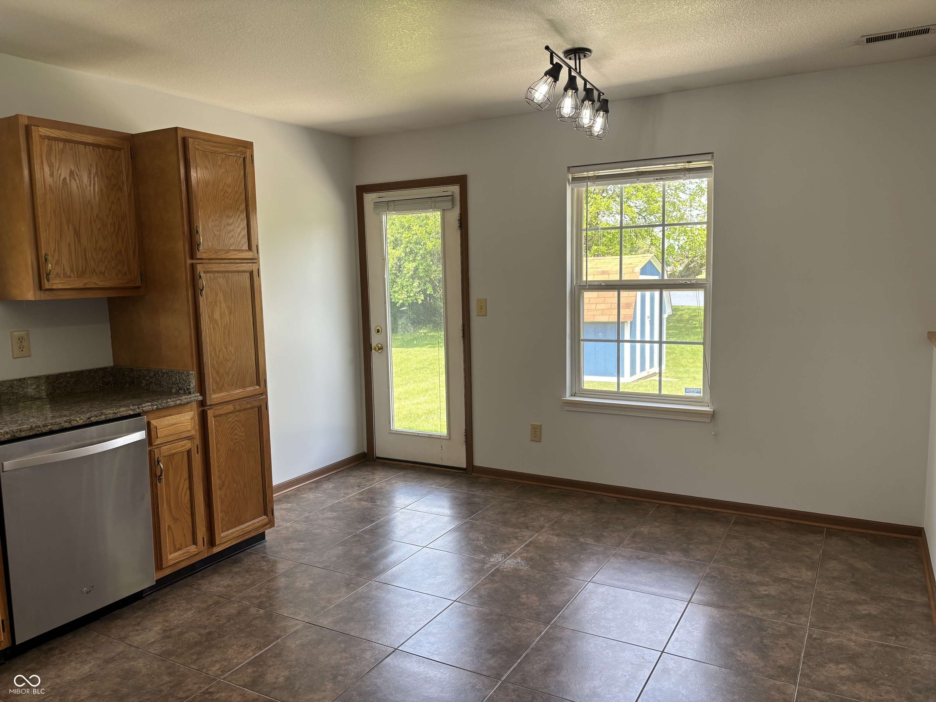 Greenfield, IN 46140,1562 Prairieview LN