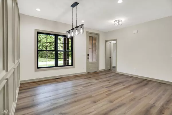 Indianapolis, IN 46229,9811 Warren PL