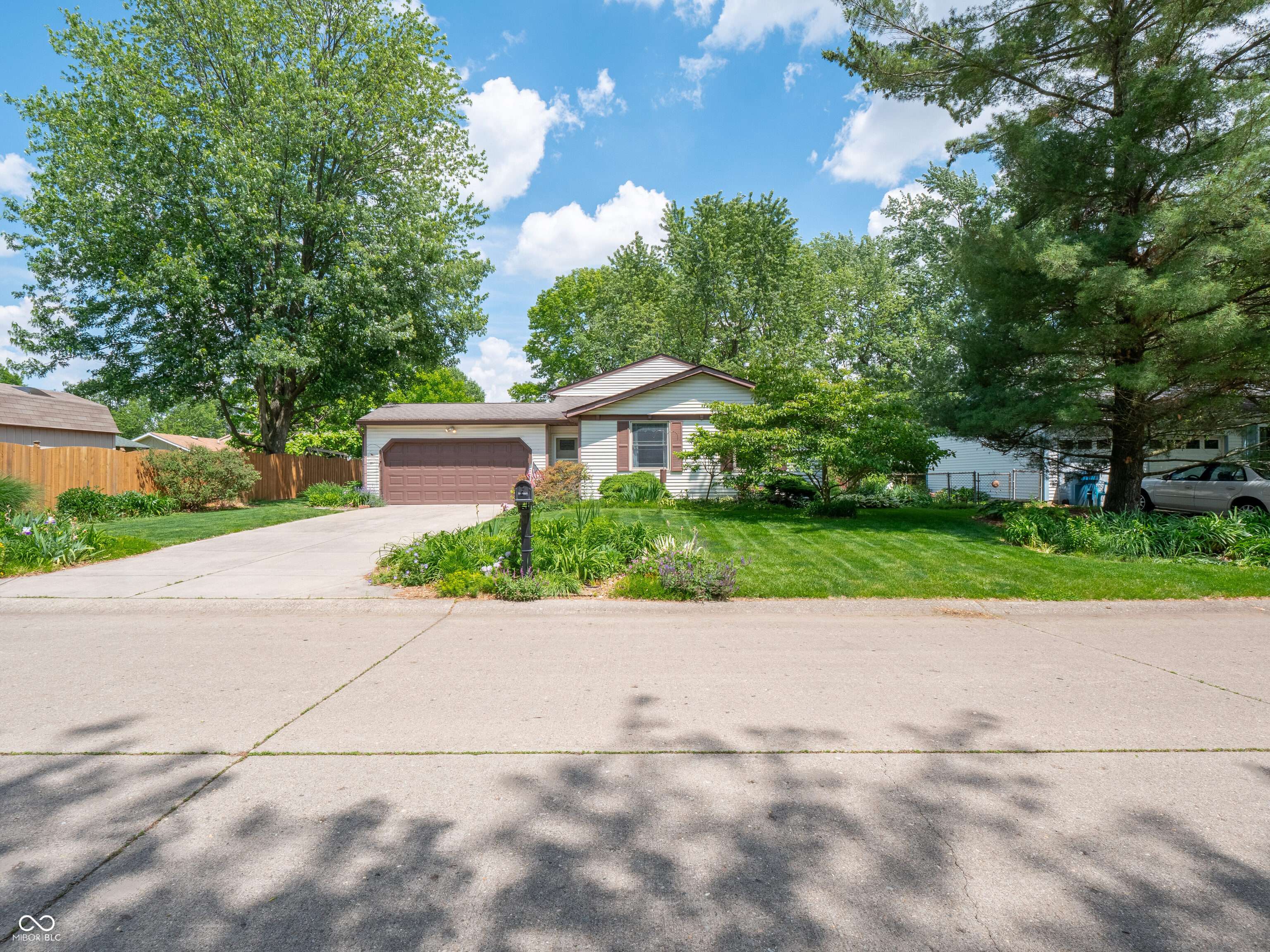 1325 Countryside LN, Indianapolis, IN 46231