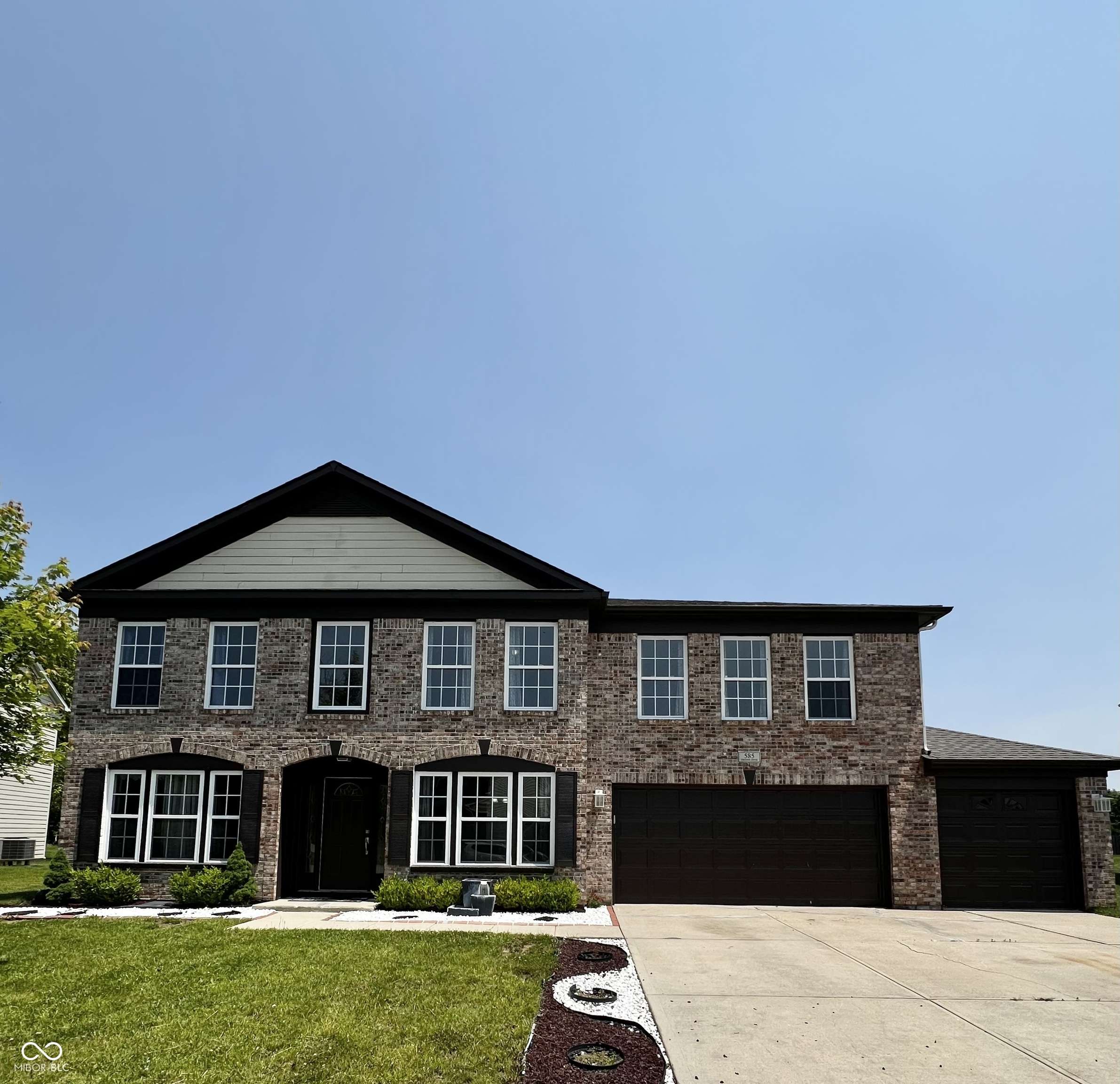 585 Fireside DR, Greenwood, IN 46143