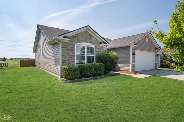 Indianapolis, IN 46235,5258 Brassie DR