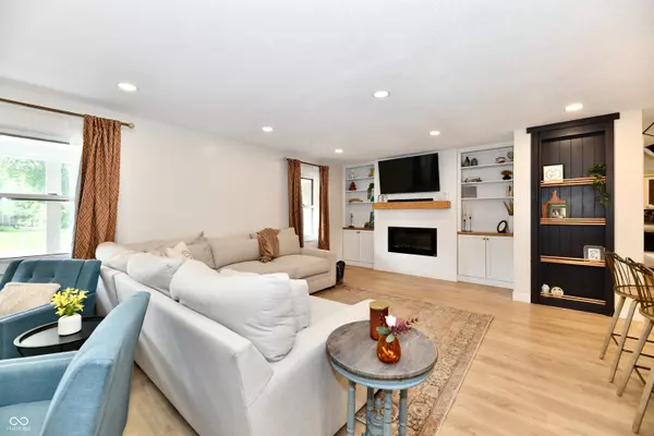 Indianapolis, IN 46256,7242 Highburry DR