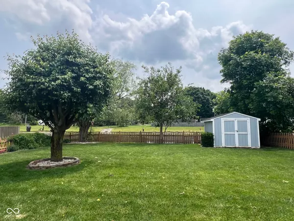 Avon, IN 46123,7175 Oakview DR