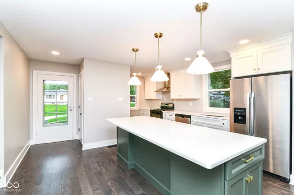 Indianapolis, IN 46220,5884 Compton ST