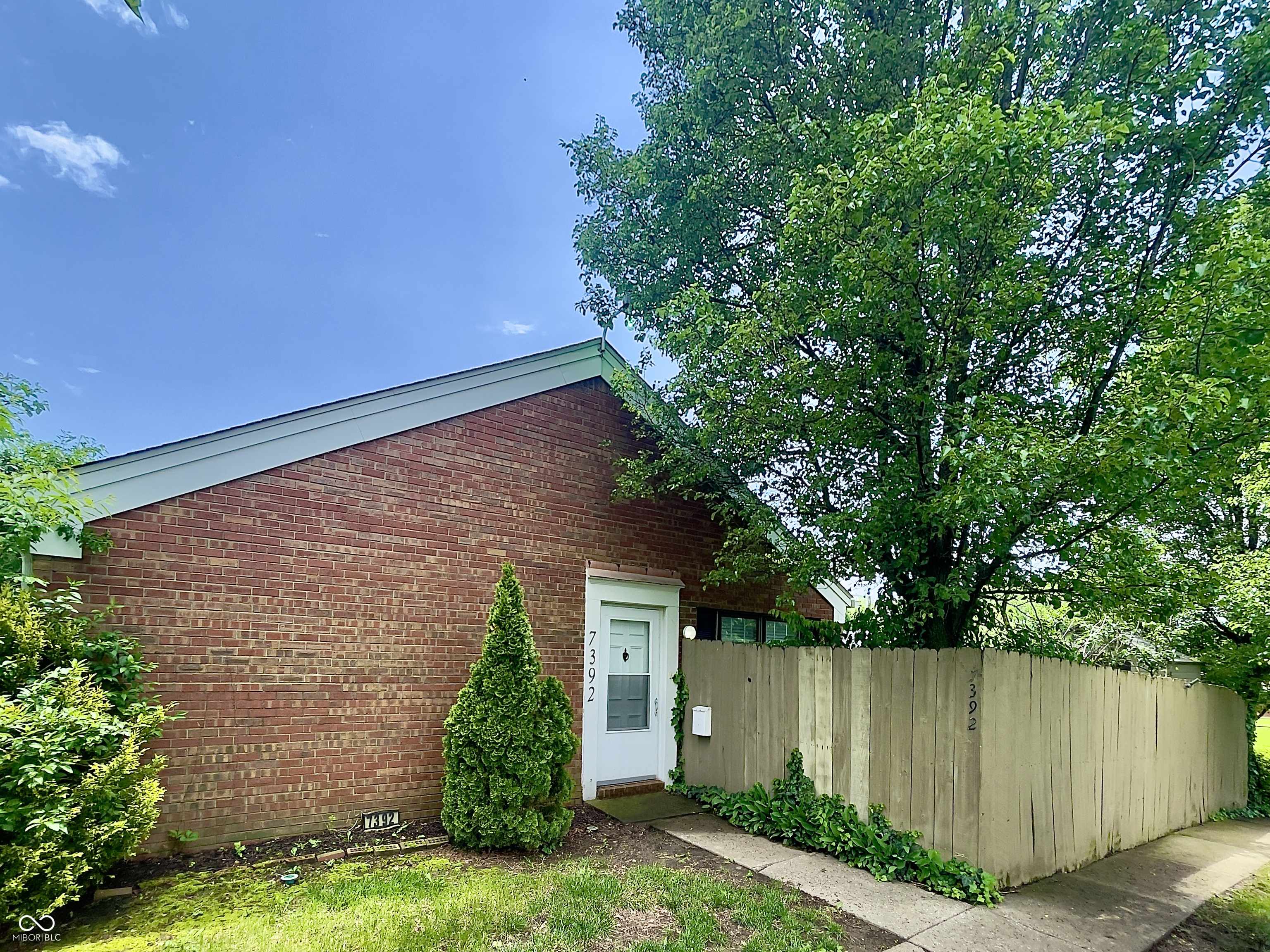 Indianapolis, IN 46217,7392 S Meridian ST