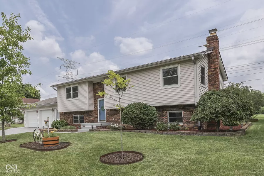 617 Echo Bend BLVD, Greenwood, IN 46142