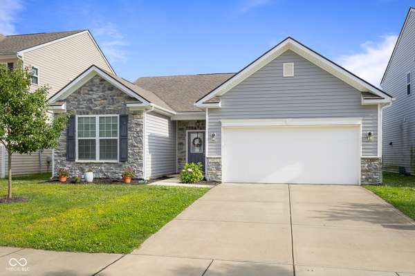 2421 Creek Bank DR, Columbus, IN 47201
