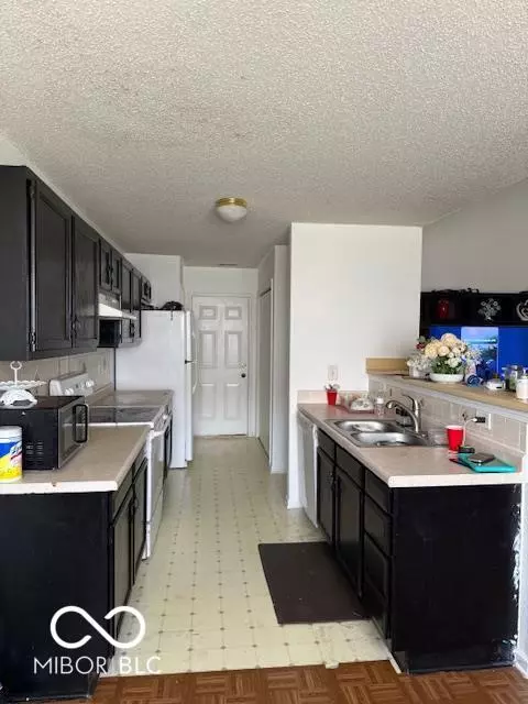 Indianapolis, IN 46217,8113 Maple Stream LN