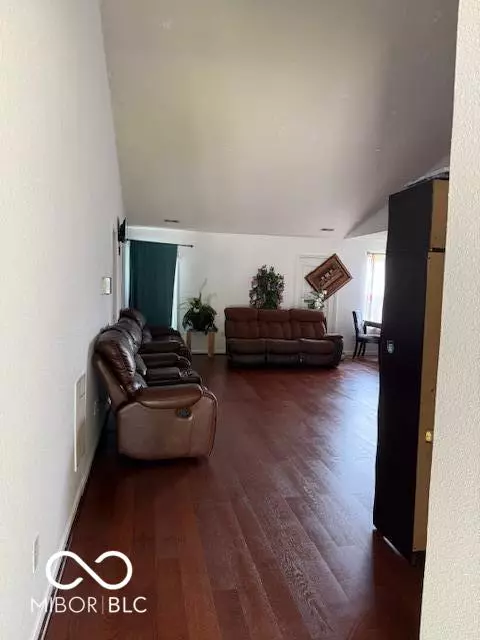 Indianapolis, IN 46217,8113 Maple Stream LN