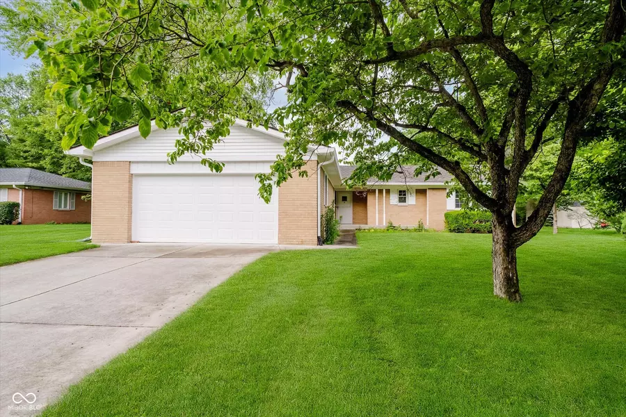 8022 Hoover LN, Indianapolis, IN 46260