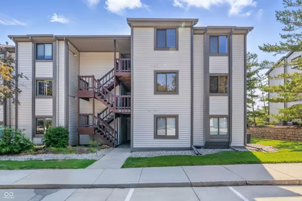 8158 Shorewalk DR #F, Indianapolis, IN 46236
