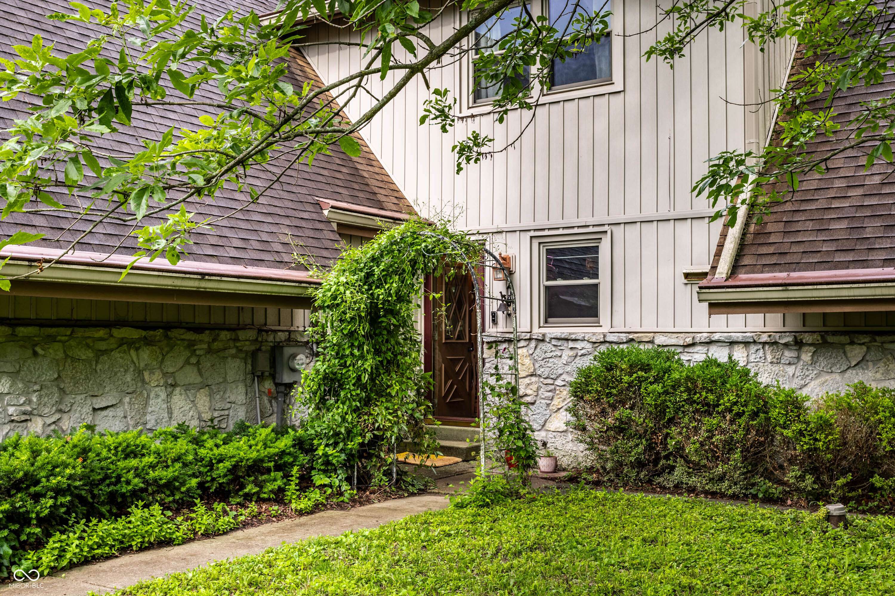 Indianapolis, IN 46239,11544 Crestwood CT
