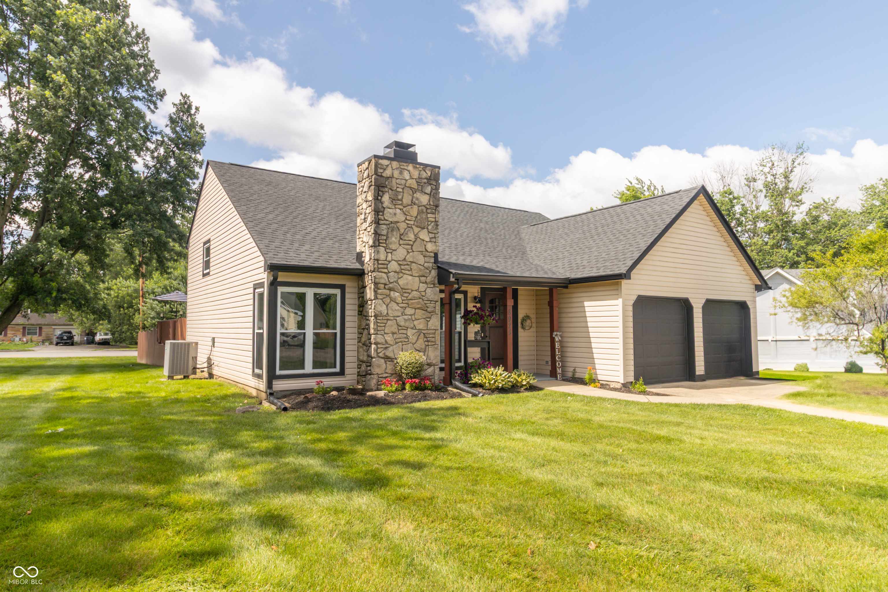 Indianapolis, IN 46227,8925 Sunburst CIR