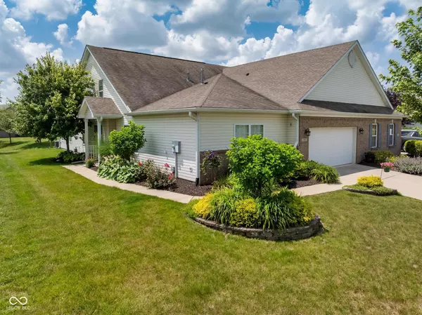 1201 Fantail DR, Greenwood, IN 46143