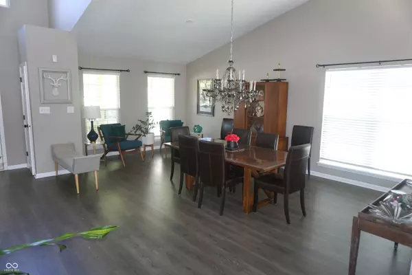 Indianapolis, IN 46268,6422 Hollingsworth DR