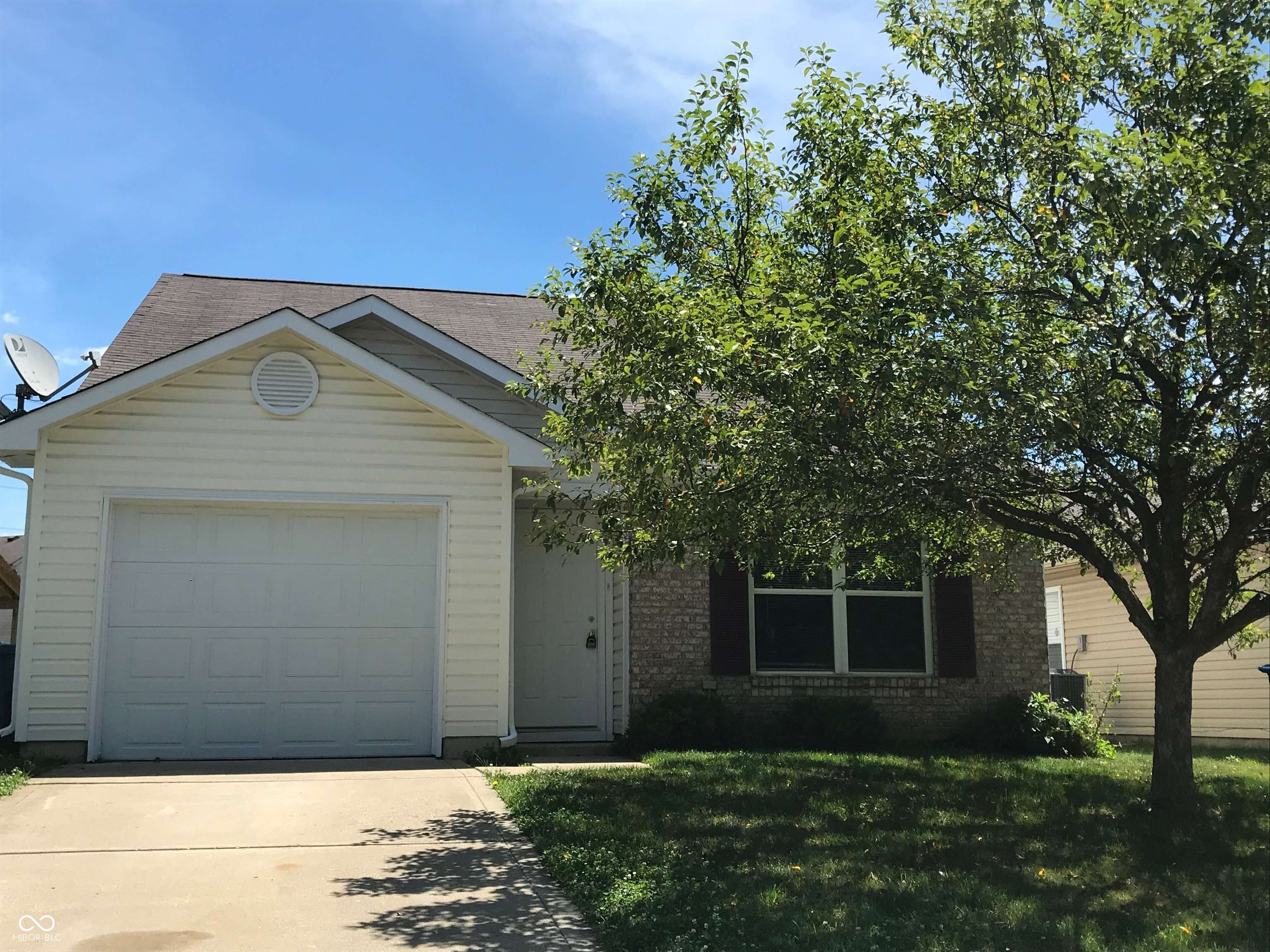 3929 Roundwood DR, Indianapolis, IN 46235