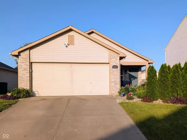 1823 Long Lake DR,  Greenwood,  IN 46143