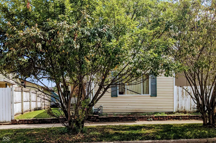 513 W 2nd ST, Rushville, IN 46173