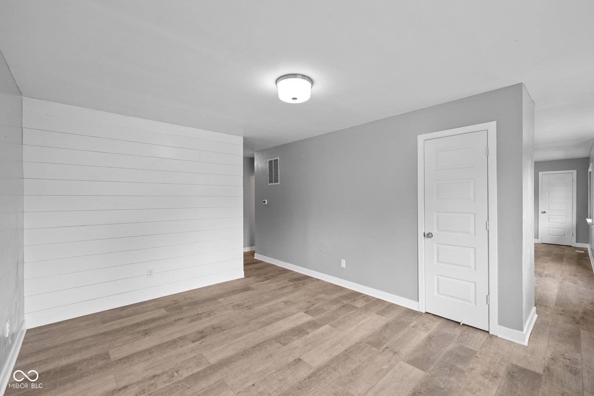 Indianapolis, IN 46235,9319 Rochelle DR