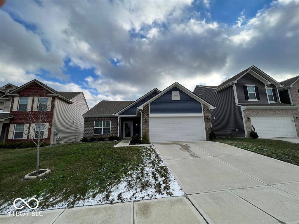 5899 Stubbington LN, Whitestown, IN 46075