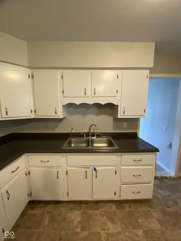 Indianapolis, IN 46221,3560 Bradford DR