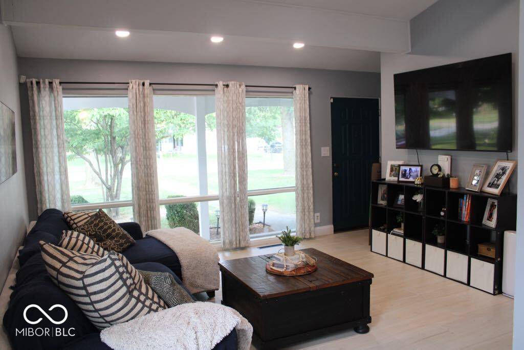 Indianapolis, IN 46221,3102 Davis DR