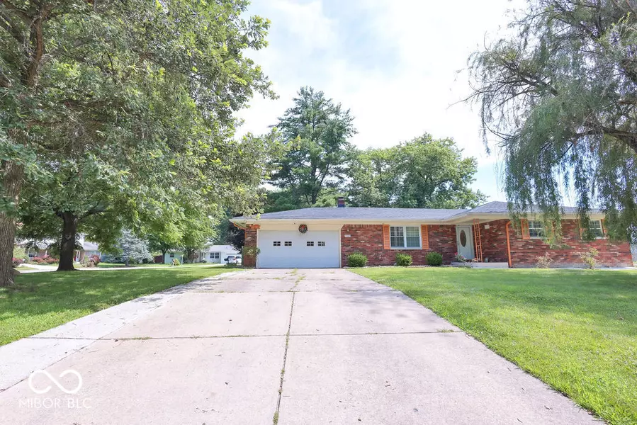 7525 Surrey DR, Indianapolis, IN 46227