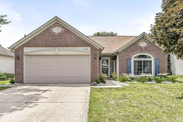 6732 Dorchester DR, Zionsville, IN 46077