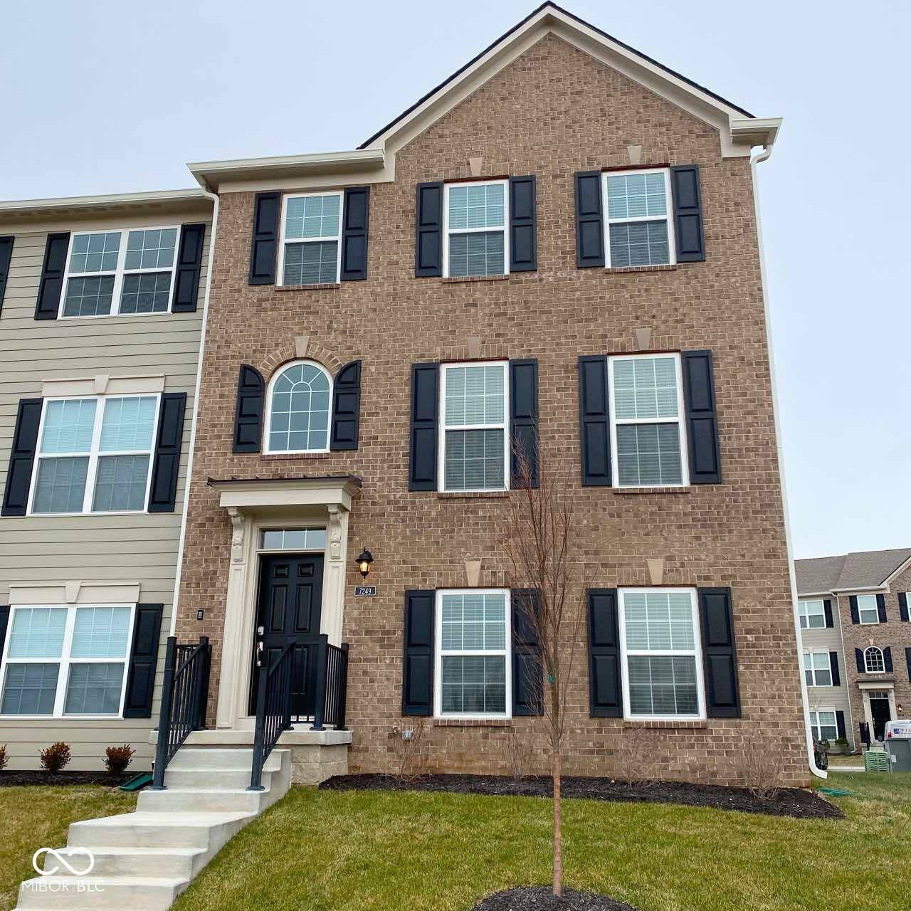 7259 Barker ST, Carmel, IN 46033