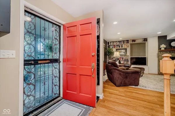 Indianapolis, IN 46260,1244 Darby LN