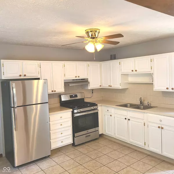 Greenwood, IN 46143,609 E Broadway DR