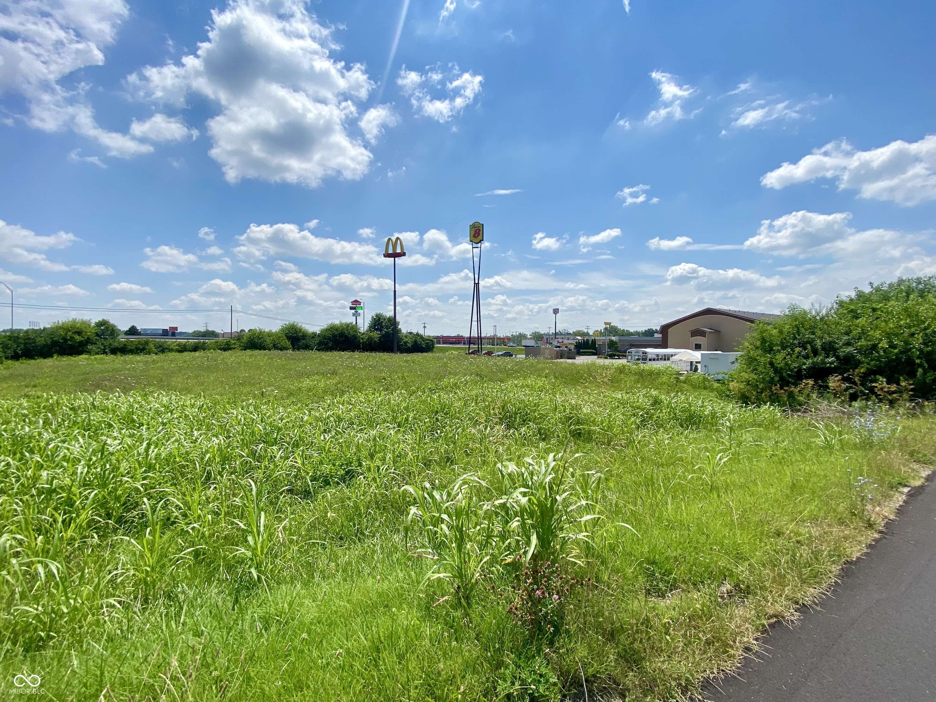 Shelbyville, IN 46176,22 Rampart West RD