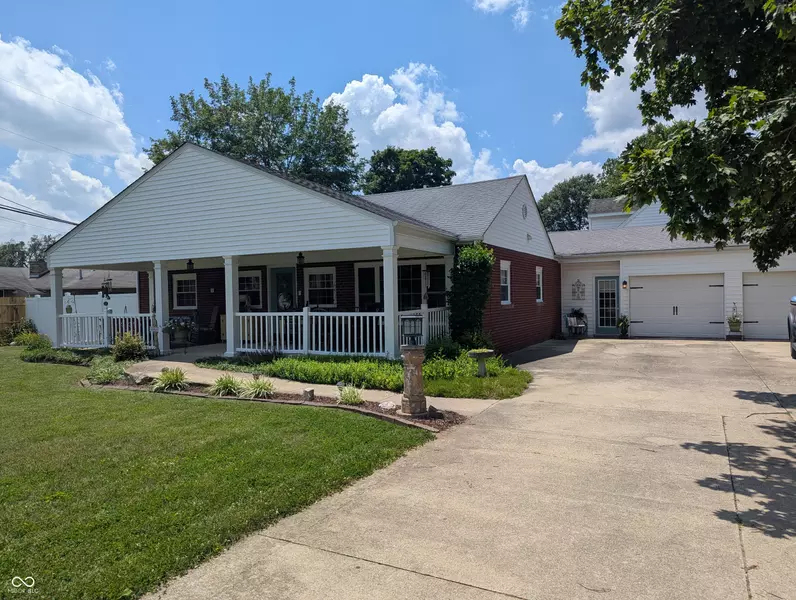 3236 Spruce ST, Columbus, IN 47203