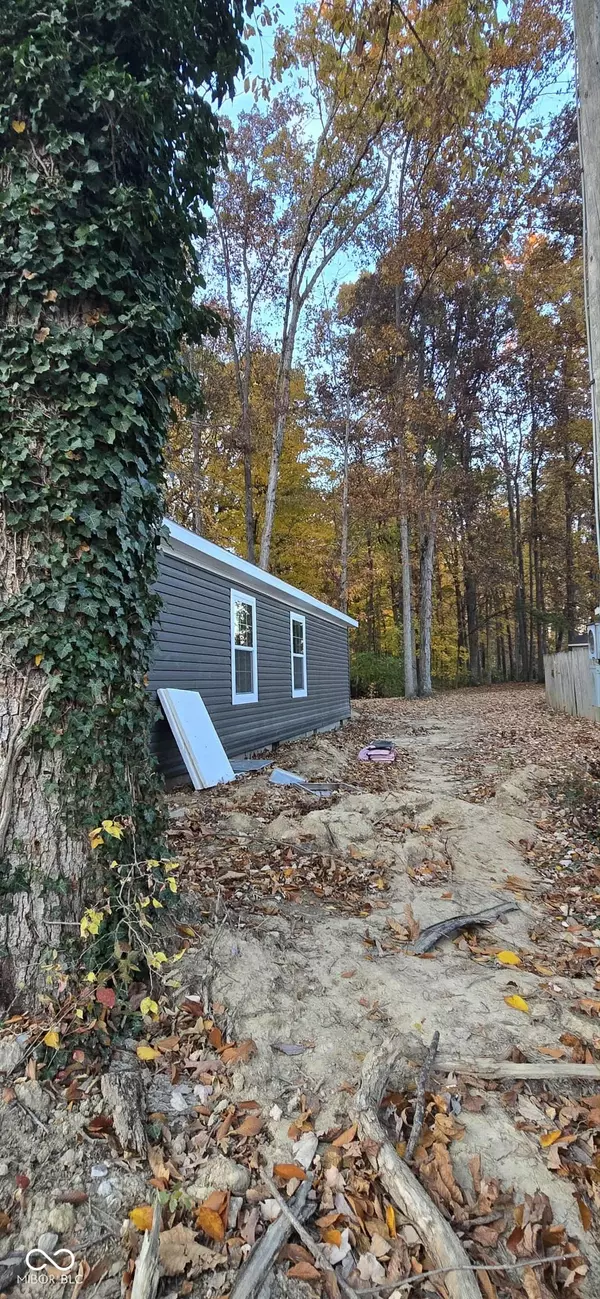 Cloverdale, IN 46120,160 Lazy River PL