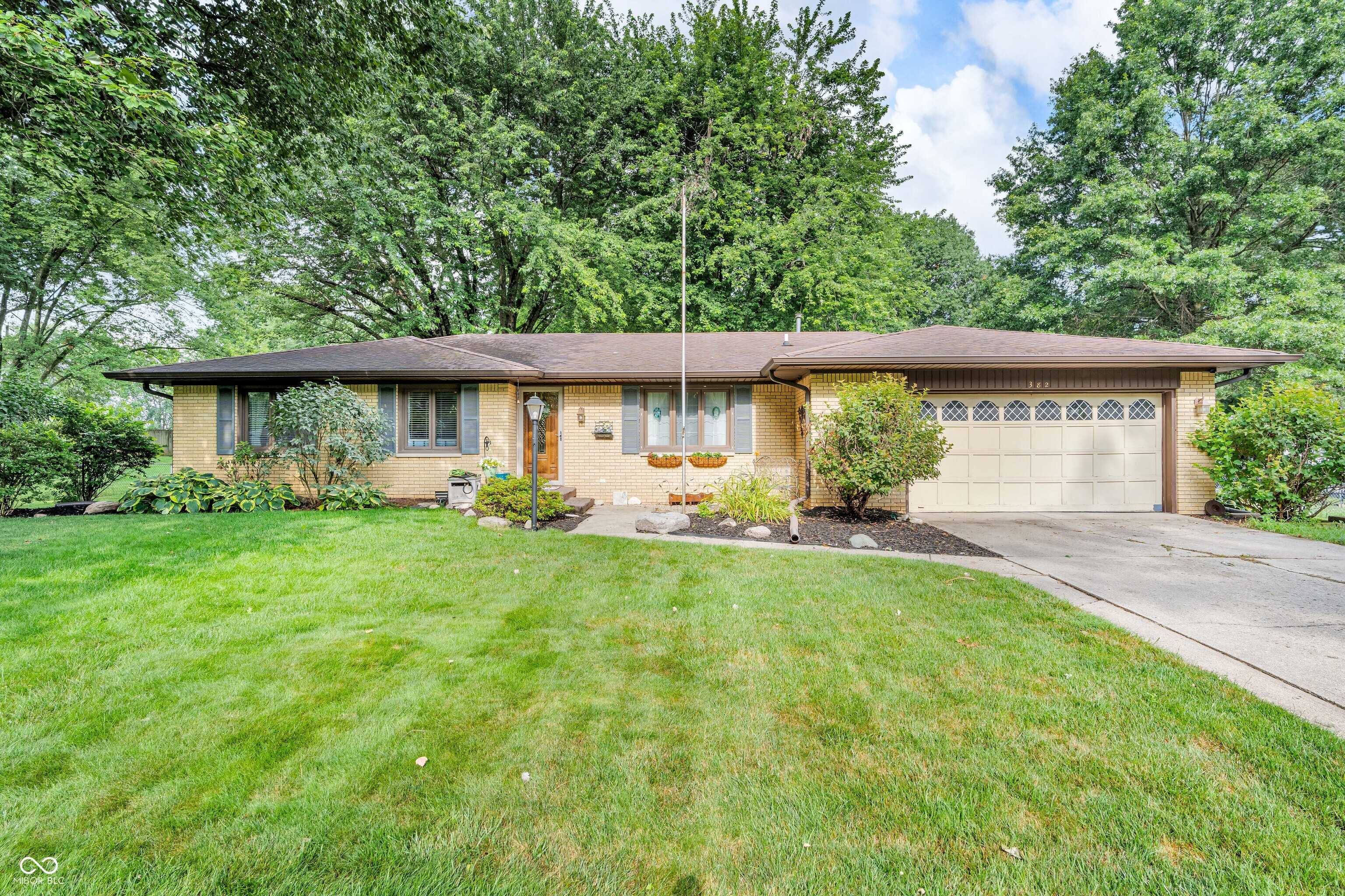 382 Shadow RD, Greenwood, IN 46142