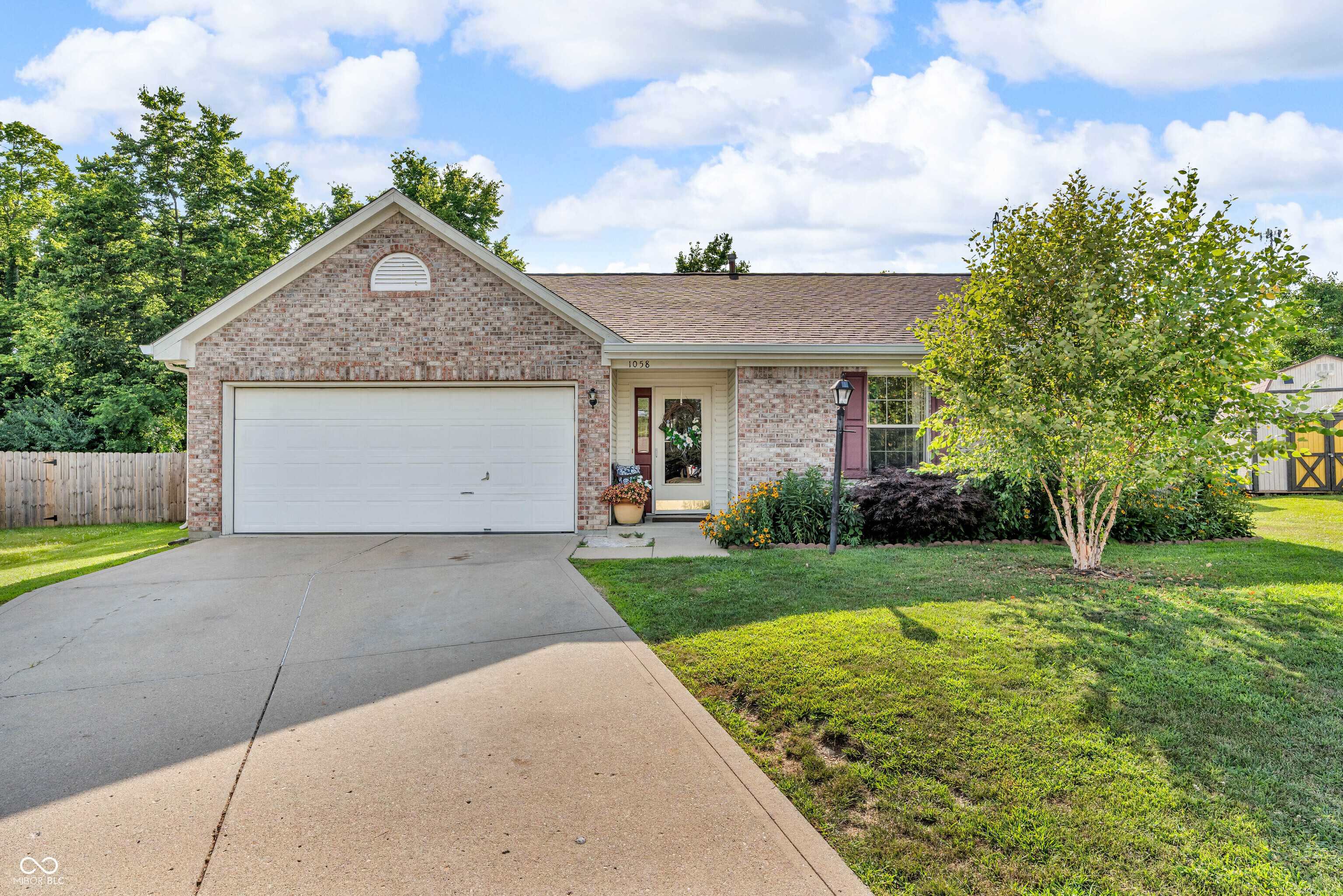1058 Creekwood LN, Franklin, IN 46131