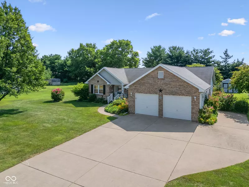 4533 Hackberry DR, Columbus, IN 47201