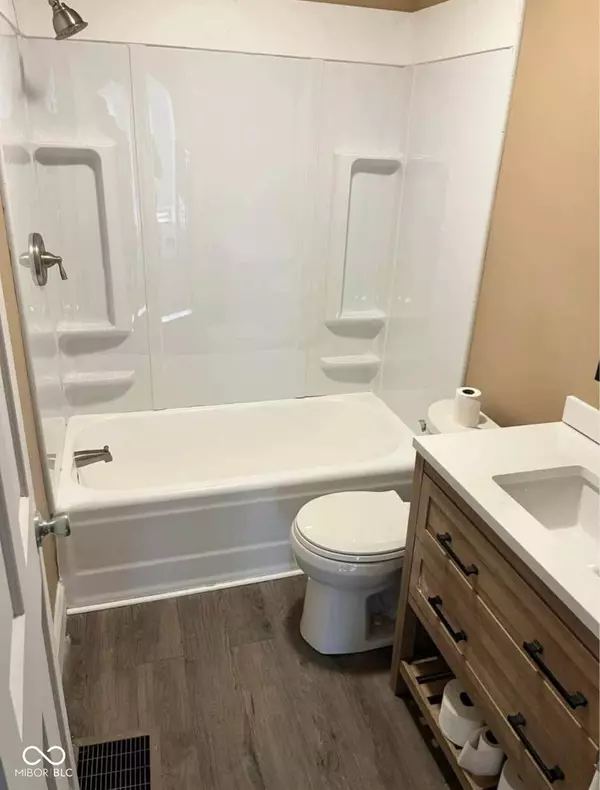 Indianapolis, IN 46201,1328-1330 N Chester AVE