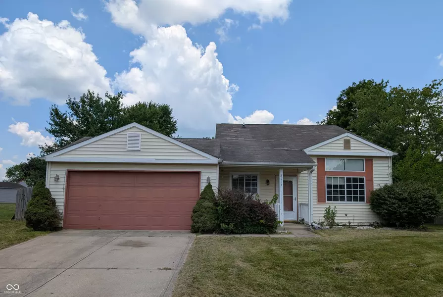 8454 Saxon CT, Columbus, IN 47201