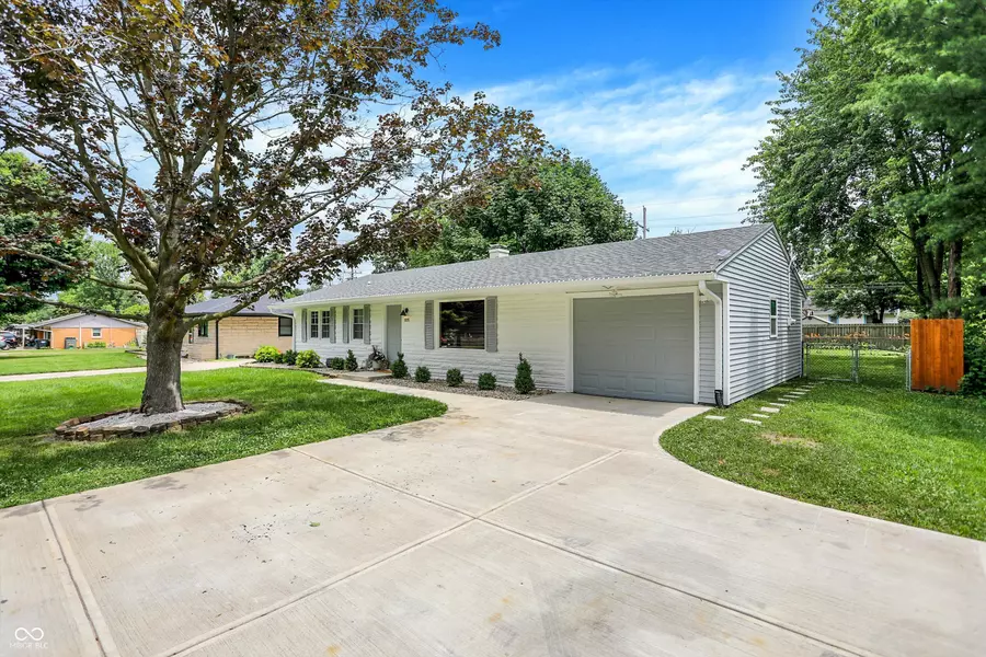 525 Howard RD, Greenwood, IN 46142