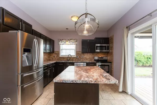 Indianapolis, IN 46217,7121 Parklake PL